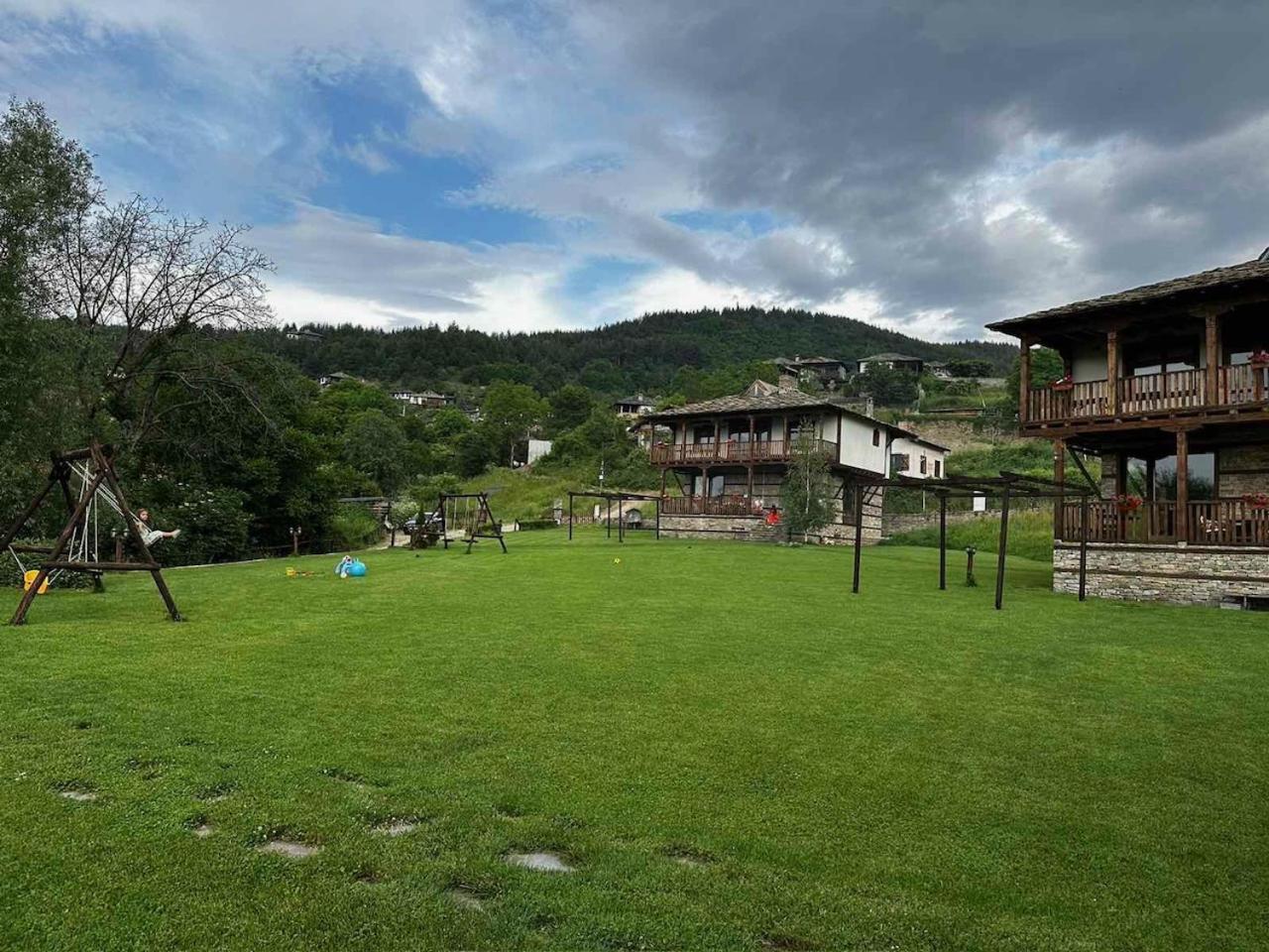 Leshten Guest Homes ภายนอก รูปภาพ