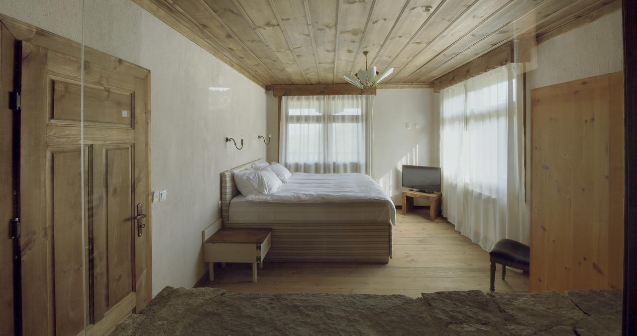 Leshten Guest Homes ภายนอก รูปภาพ