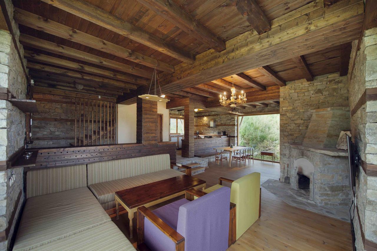 Leshten Guest Homes ภายนอก รูปภาพ